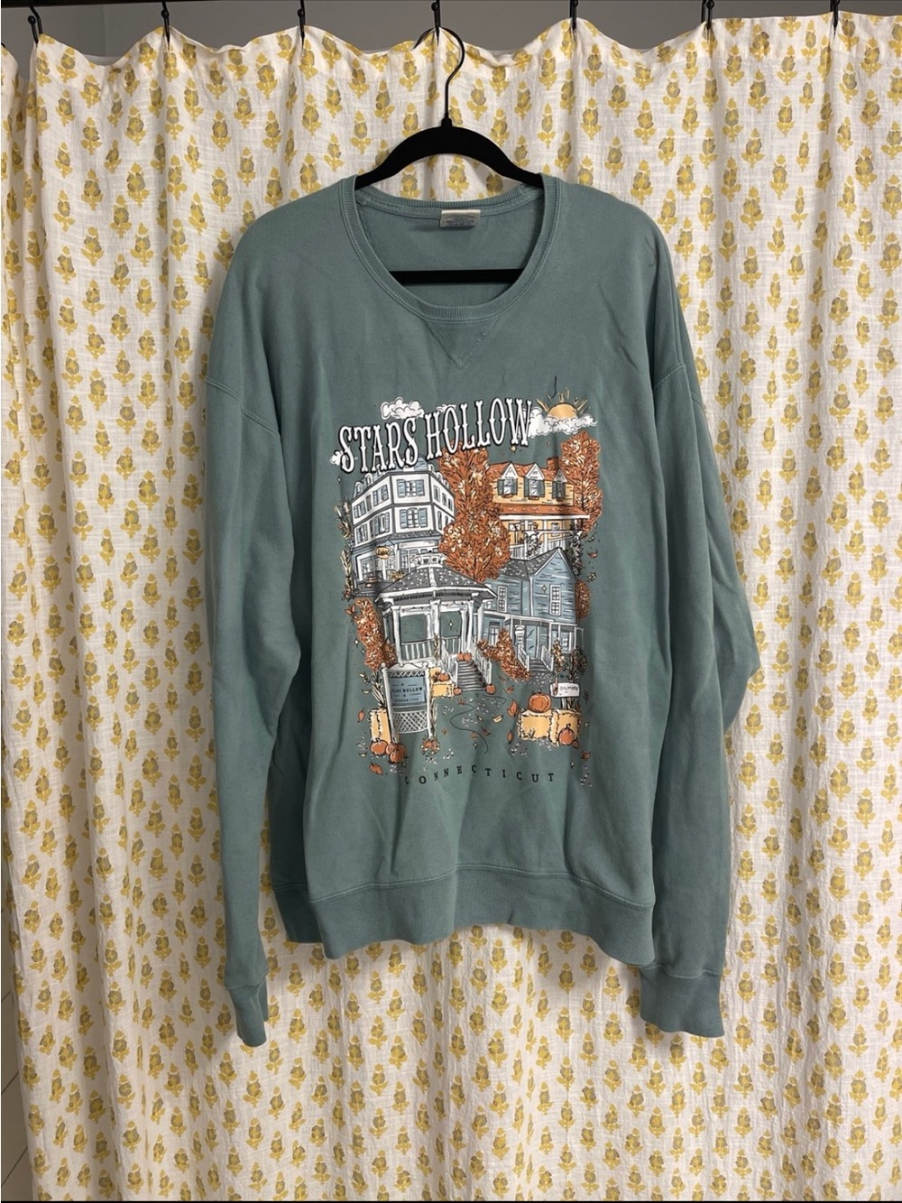 Sage Green Stars Hollow Graphic Crewneck Sweatshirt - Women’s Casual Pullover